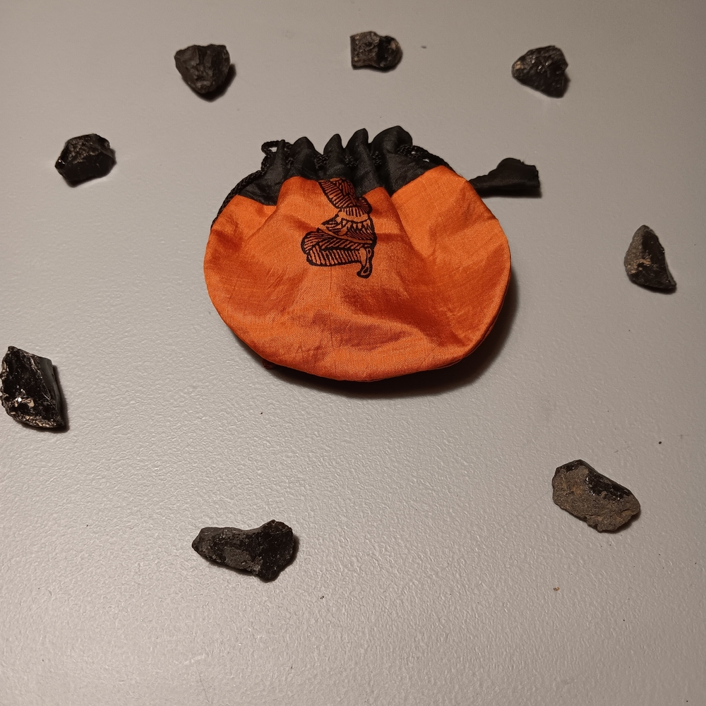 8 Obsidian grid crystals W/ Drawstring Pouch - Picture 2 of 5
